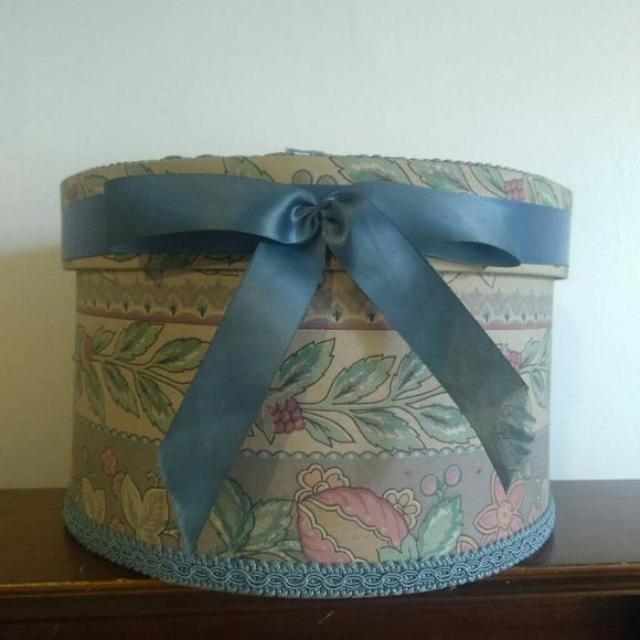 (SOLD) Vintage hat box 🌹 - Picture 3 of 3